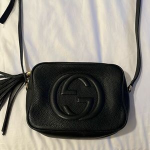 GUCCI crossbody pebbled calfskin small soho disco bag;black. Good condition.